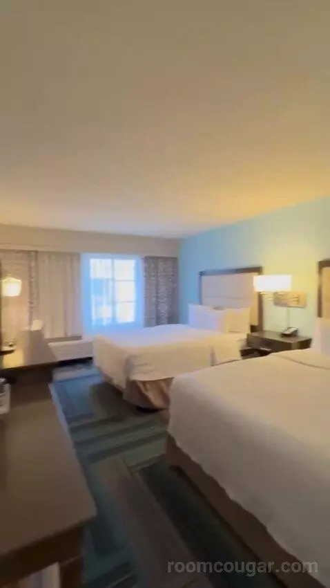 Queen Room with Two Queen Beds view picture #5