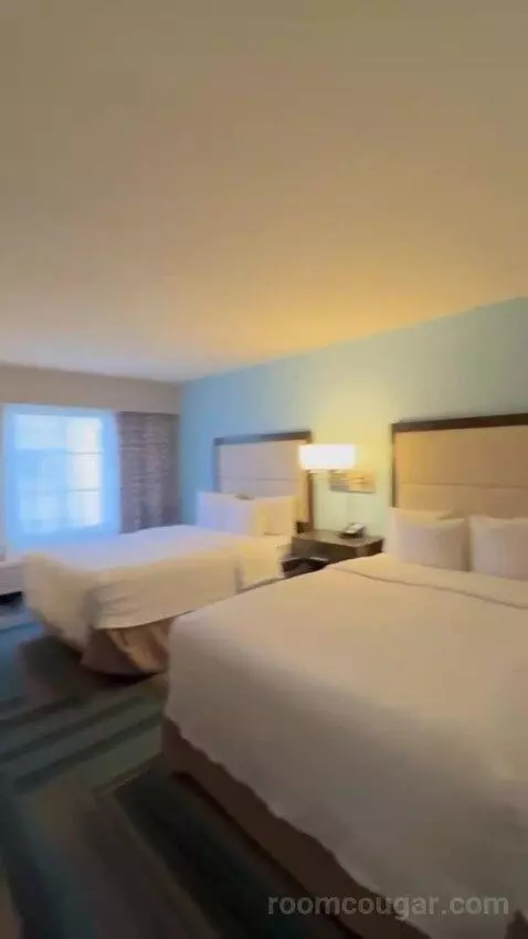 Queen Room with Two Queen Beds view picture #8