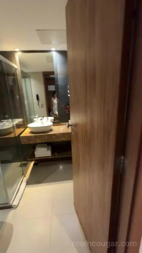 Standard Double with City View bathroom picture #2