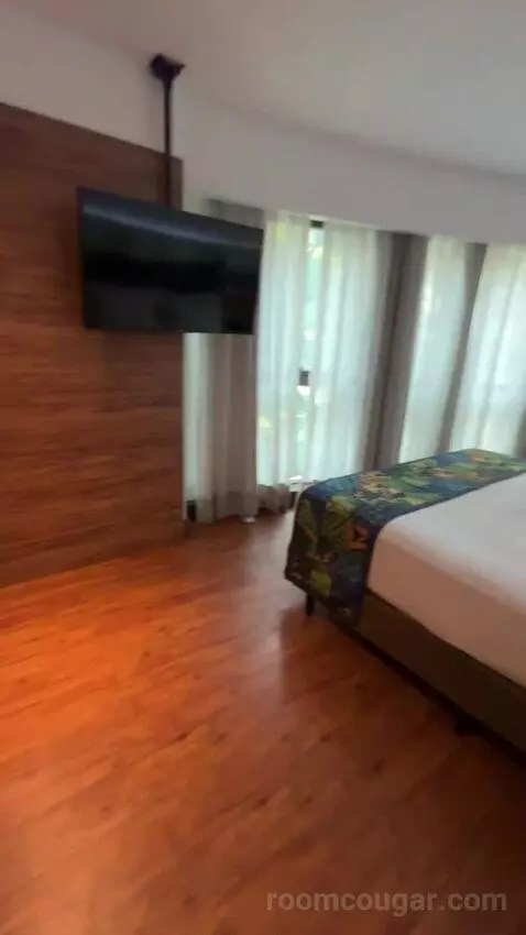 Standard Double with City View bed picture #5