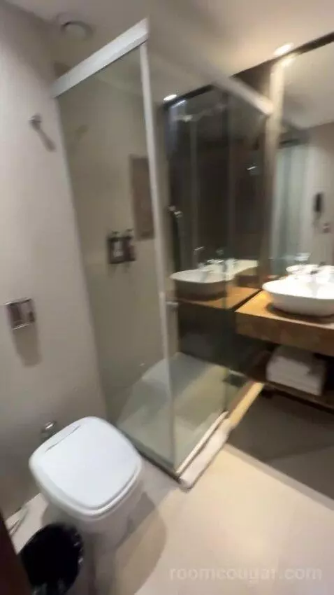 Standard Double with City View bathroom picture #4