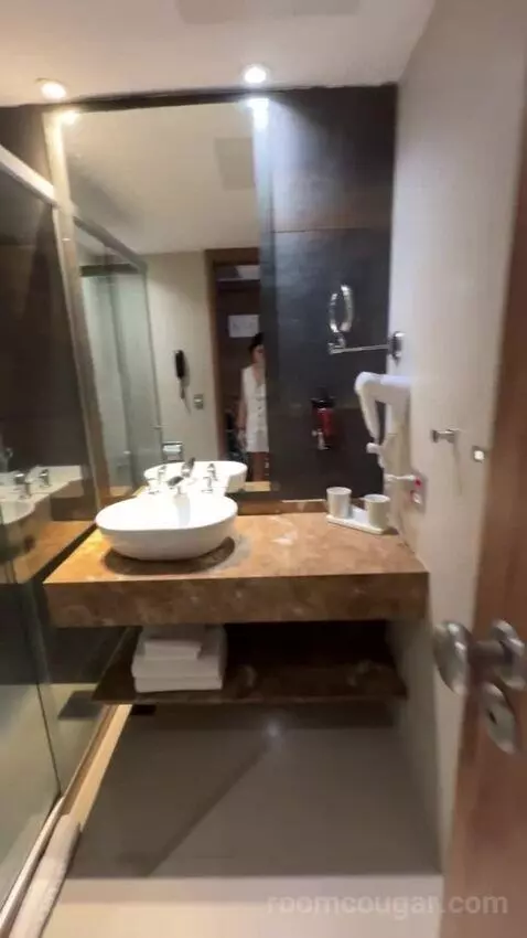 Standard Double with City View bathroom picture #12
