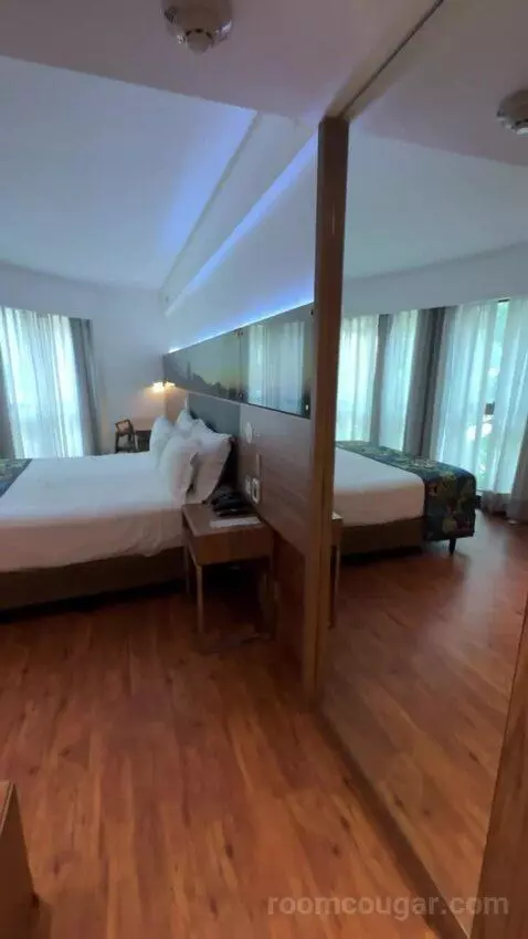 Standard Double with City View bed picture #4