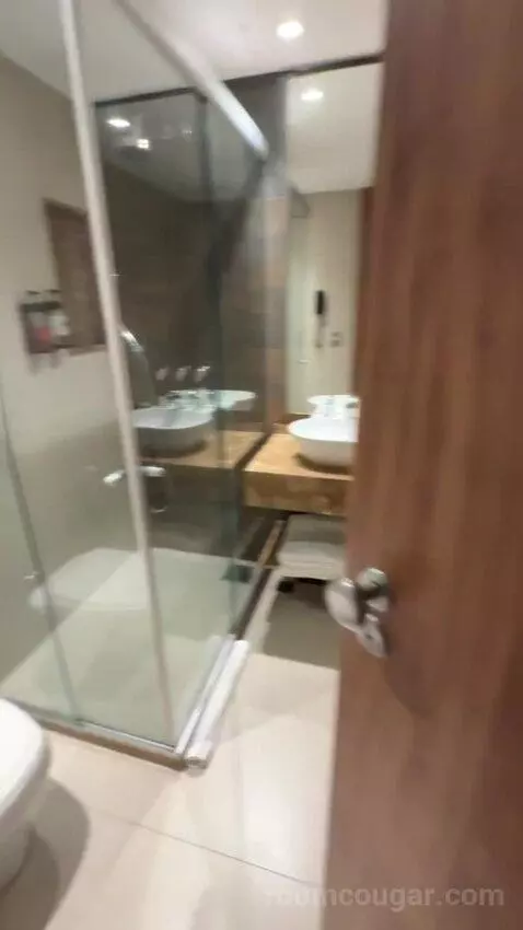 Standard Double Room bathroom picture #2