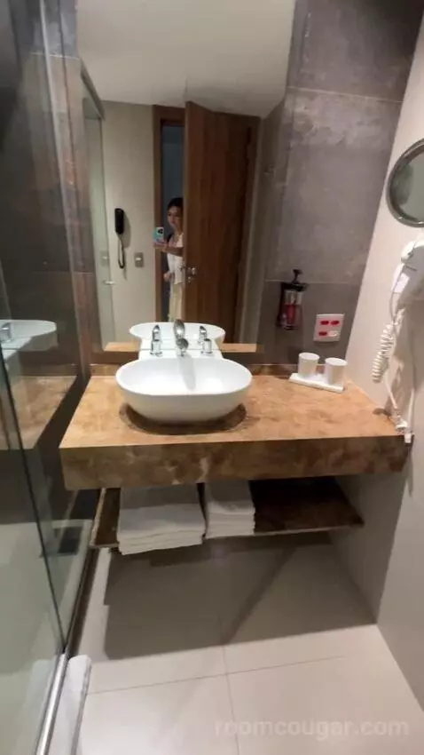 Standard Double Room bathroom picture #7