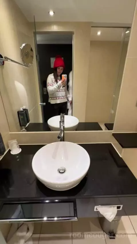 Standard Single Room bathroom picture #2