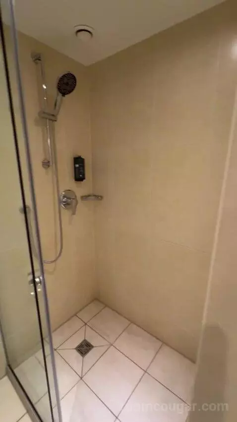Standard Single Room bathroom picture #7