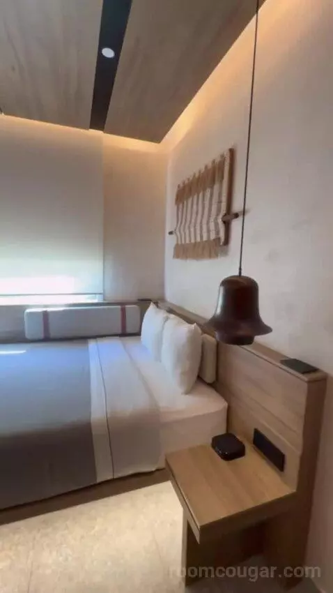 Queen Room bed picture #7