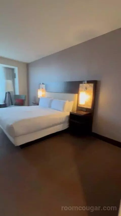 King Room bed picture #4