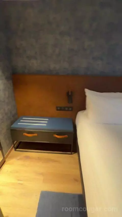 Standard Studio Bedroom bed picture #7