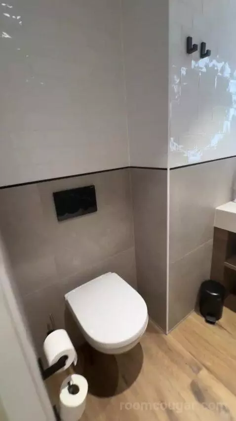 Standard Studio Bedroom bathroom picture #5
