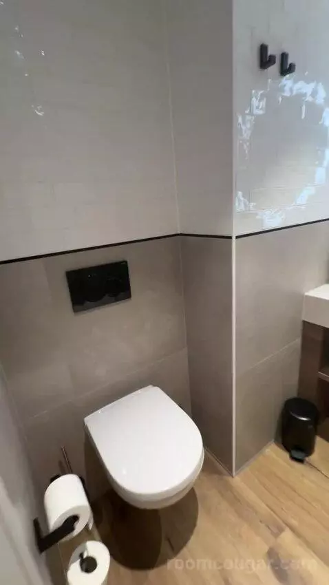 Standard Studio Bedroom bathroom picture #6