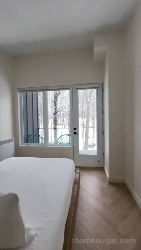 Wolf Chalet bed picture #4