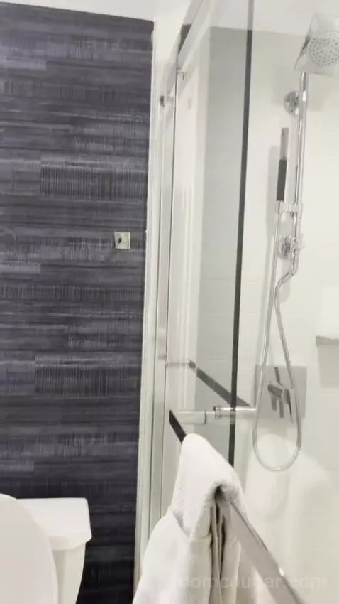 King Room bathroom picture #8