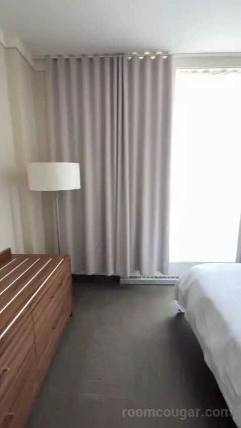 King Suite bed picture #4
