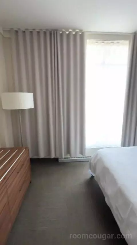 King Suite bed picture #5