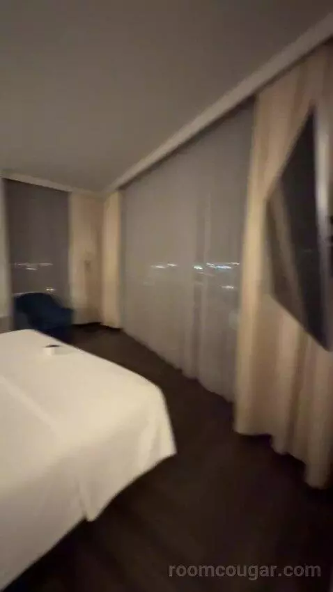 Horizon Room bed picture #1
