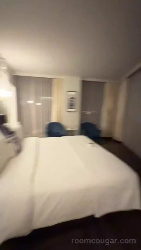 Horizon Room bed picture #4