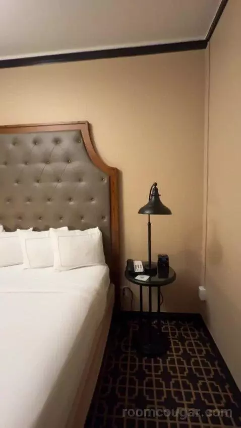 Queen Room bed picture #2