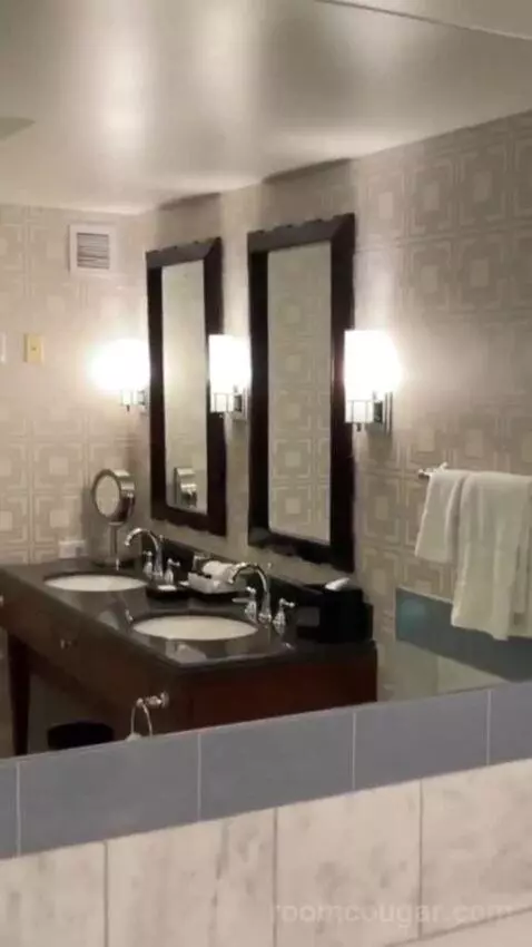 Augustus Premium Room, King bathroom picture #5