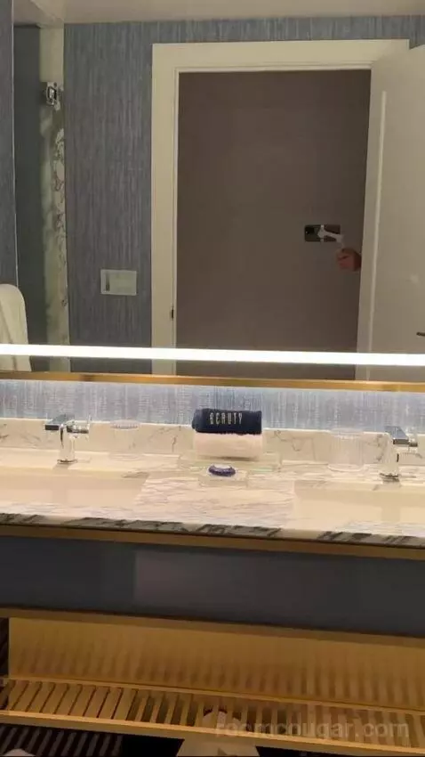 Gold King Strip Best View bathroom picture #2