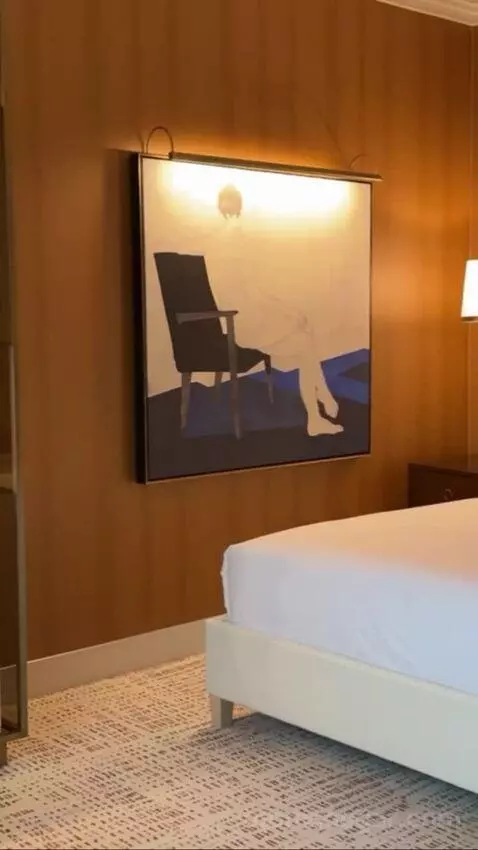 Wynn Resort King bed picture #5