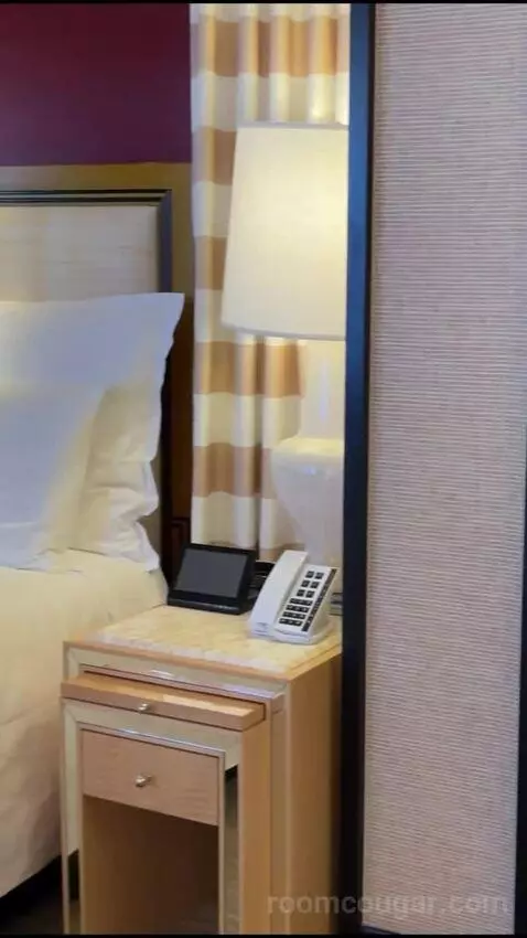 Encore Resort King bed picture #1