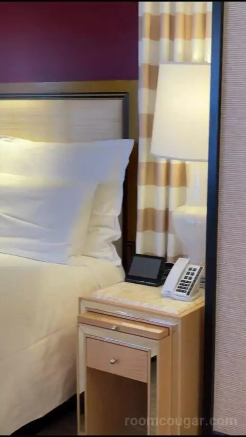 Encore Resort King bed picture #3