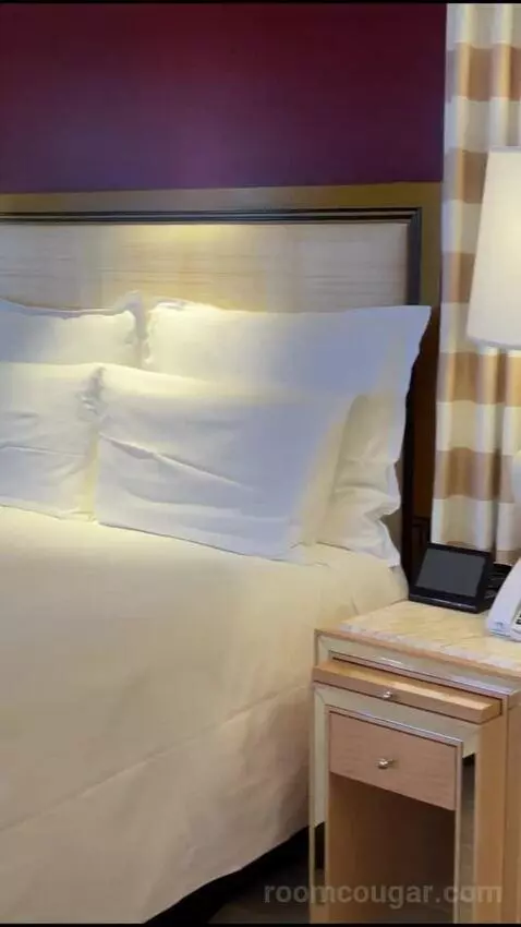 Encore Resort King bed picture #6