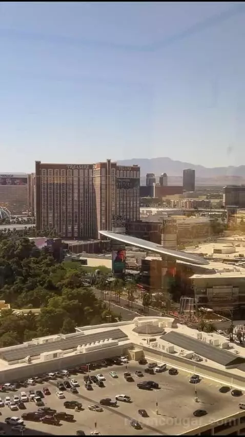 Encore Resort King view picture #10
