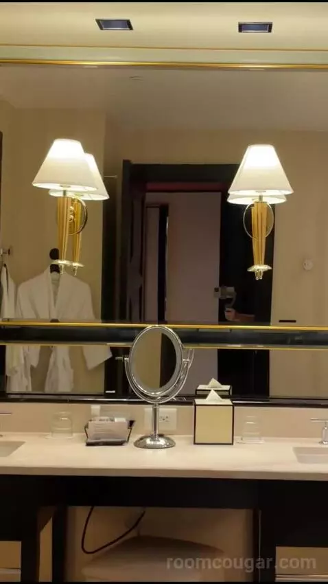 Encore Resort King bathroom picture #7