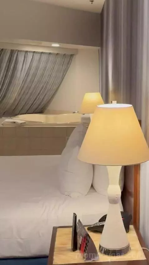 Pyramid King Corner Suite bed picture #2