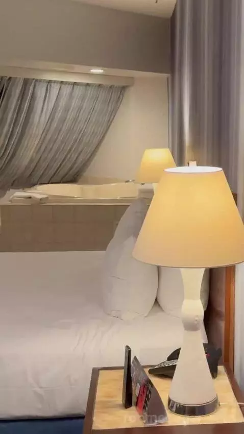 Pyramid King Corner Suite bed picture #3