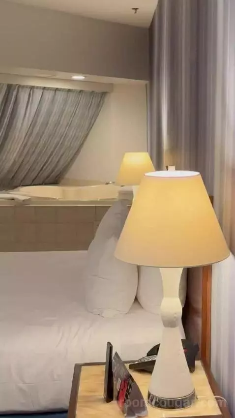Pyramid King Corner Suite picture #1