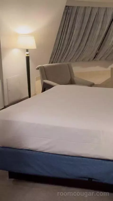 Pyramid King Corner Suite bed picture #6