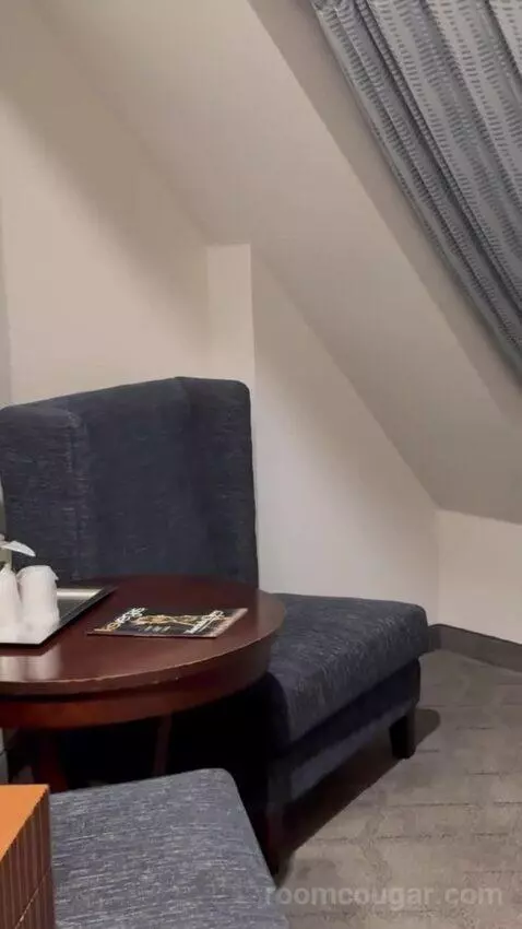 Pyramid King Corner Suite picture #12