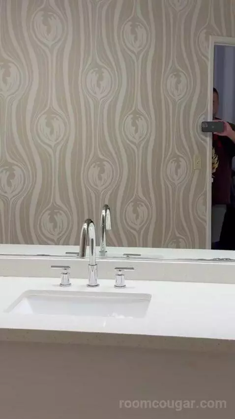 Pyramid King Corner Suite bathroom picture #3