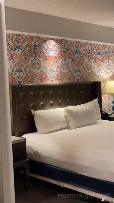 Pyramid Premier King bed picture #1