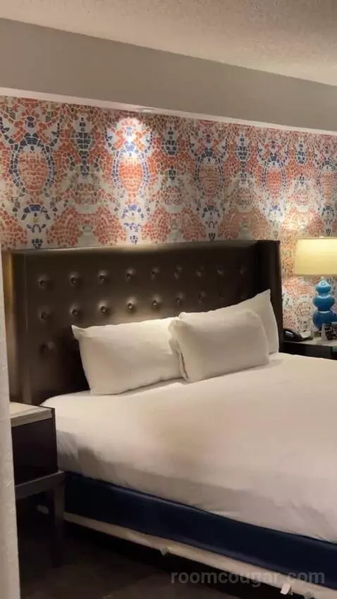 Pyramid Premier King bed picture #3