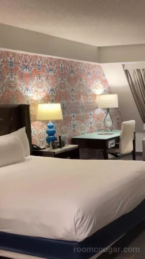 Pyramid Premier King bed picture #4