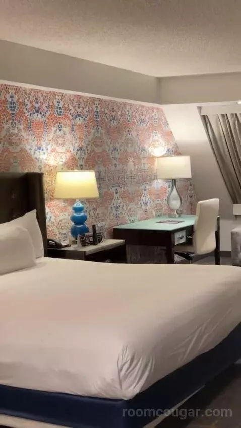 Pyramid Premier King bed picture #5