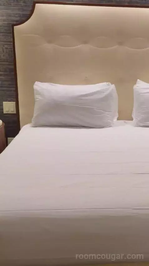 Tower One Bedroom Suite bed picture #6