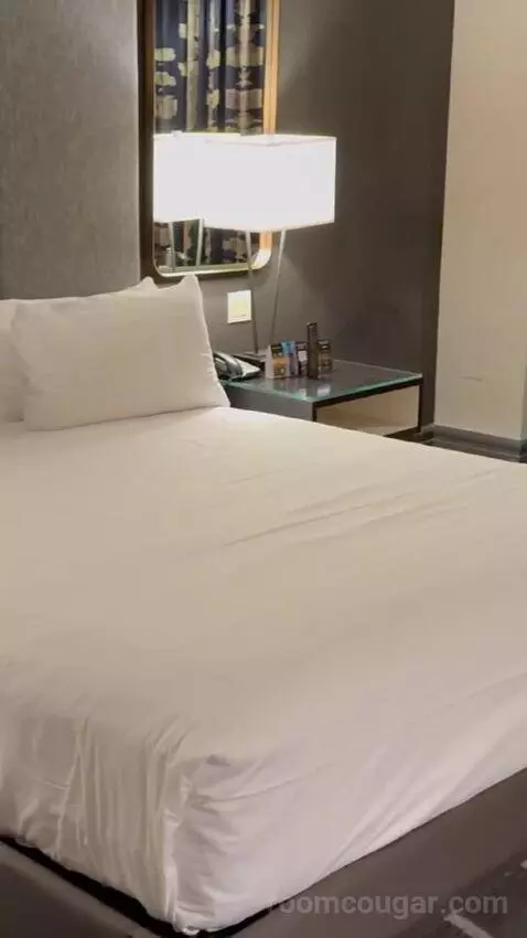 Tower Premier King bed picture #3