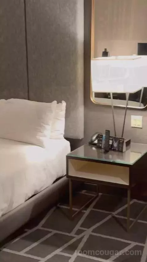 Tower Premier King bed picture #4