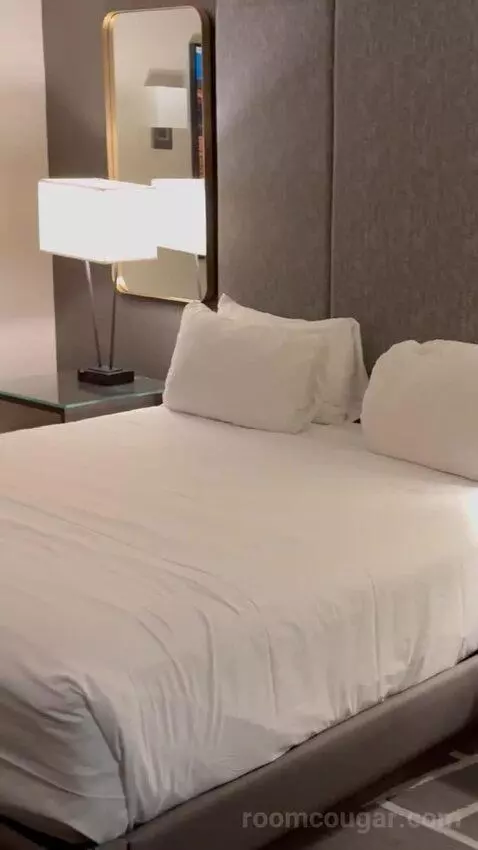 Tower Premier King bed picture #7