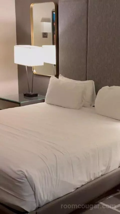 Tower Premier King bed picture #8