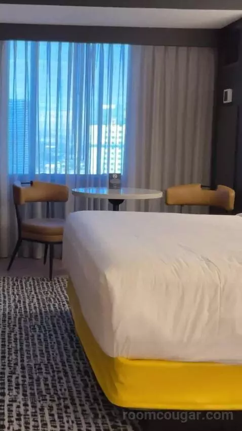 Soho King bed picture #10