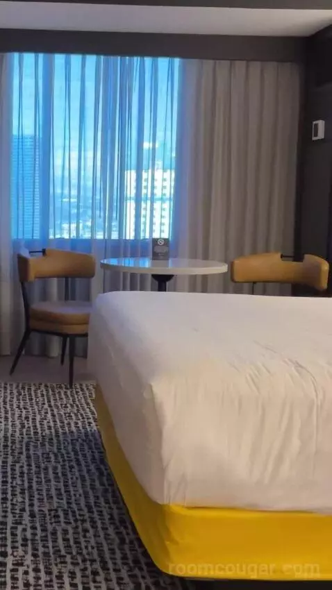 Soho King bed picture #11