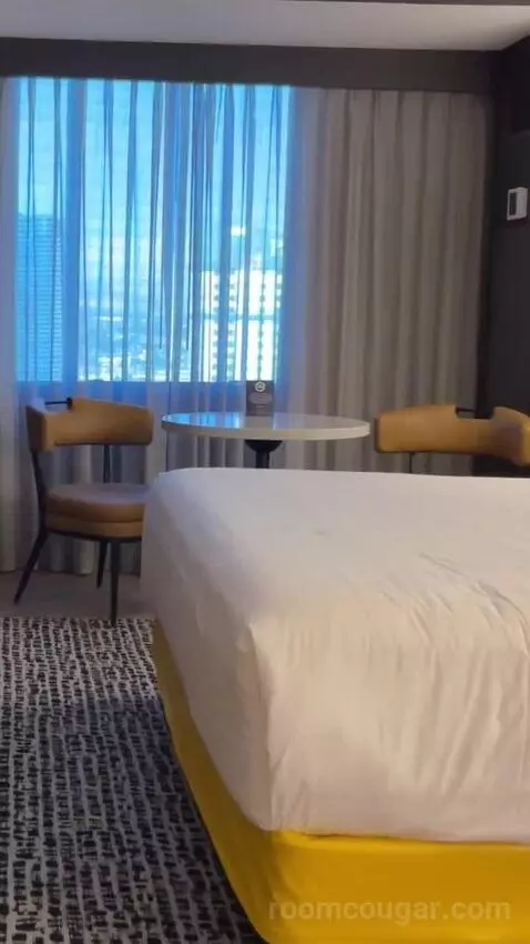 Soho King bed picture #12
