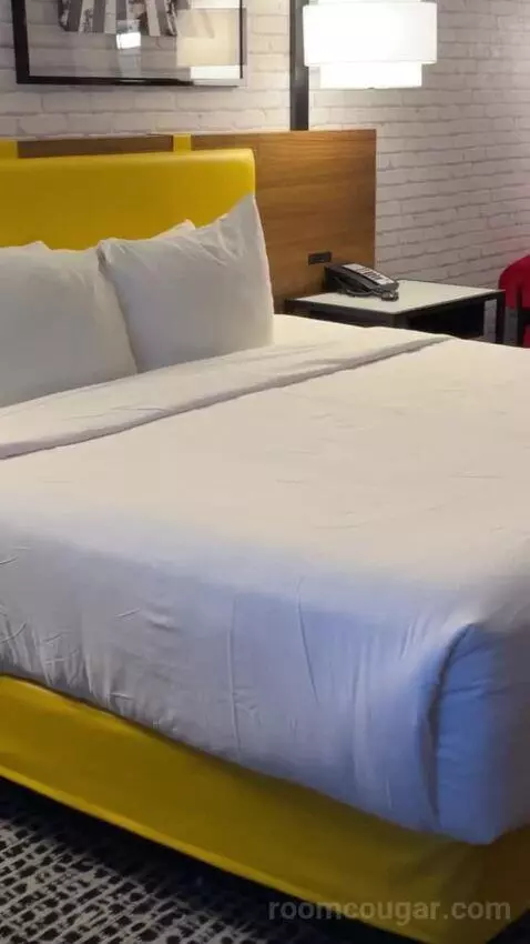 Soho King bed picture #1